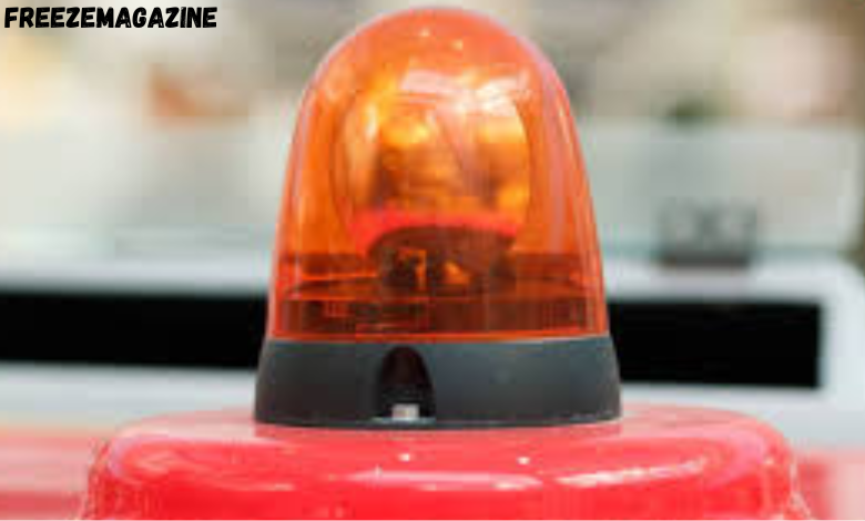 Police sirens with multiple tones